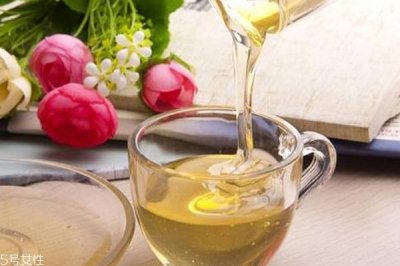 ​蜂蜜越稠越好吗 水分小于20%为一级品