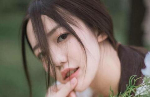 心机女人人前人后两个样