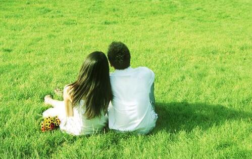 相亲对象天天联系现在两天没联系了，我应该联系吗