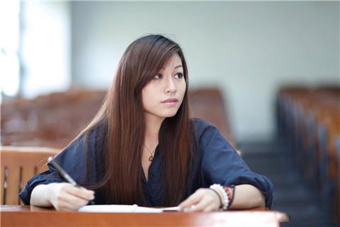 和女生聊什么话题，才能让她感兴趣的话题