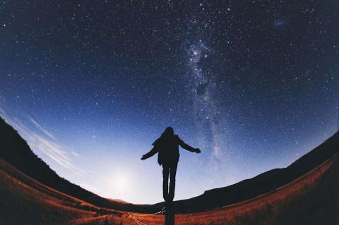 如何与女孩子网聊时展现出技巧？