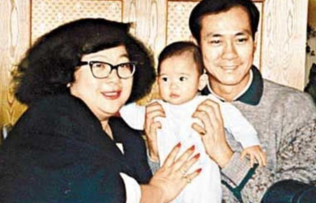 1979年，郑少秋陪赵雅芝看妇科，几天后赵雅芝被沈殿霞怒扇几巴掌