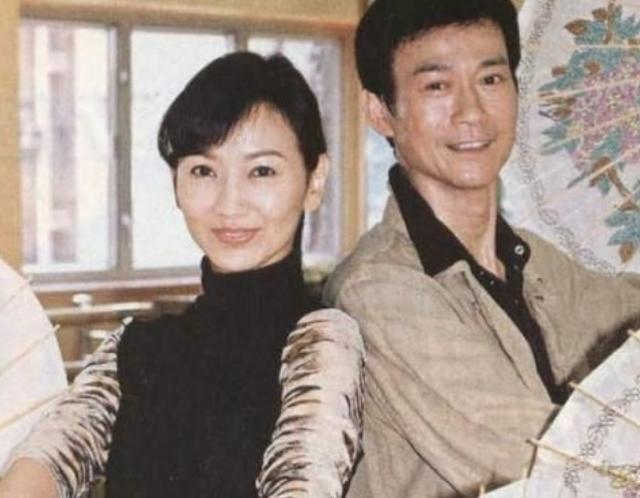 1979年，郑少秋陪赵雅芝看妇科，几天后赵雅芝被沈殿霞怒扇几巴掌