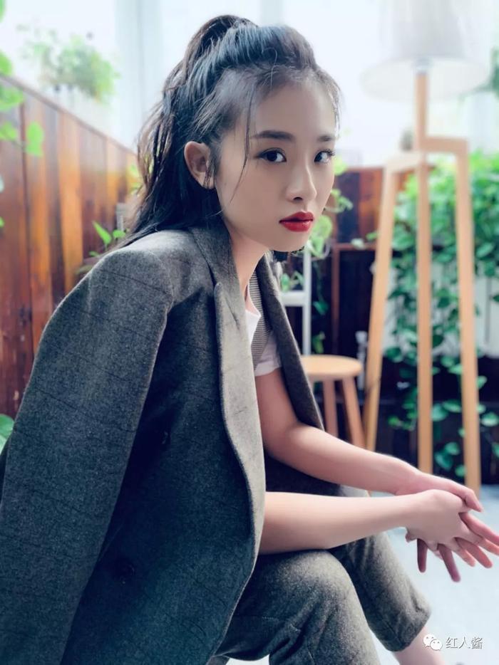 红人酱丨戴玥：一个明明可以当导演，却偏要做演员的奇女子！