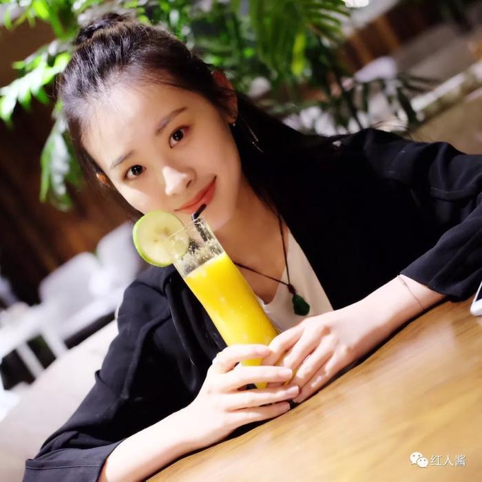 红人酱丨戴玥：一个明明可以当导演，却偏要做演员的奇女子！