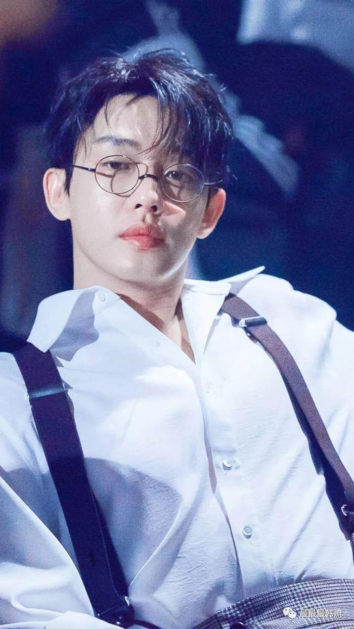 刘亚仁和男朋友在上海逛Gay吧？他公开出柜还是个0？