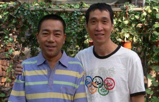 二人搭档演喜剧走红,分开后一个成导演,一个被迫跑龙套