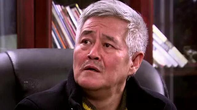 二人搭档演喜剧走红,分开后一个成导演,一个被迫跑龙套