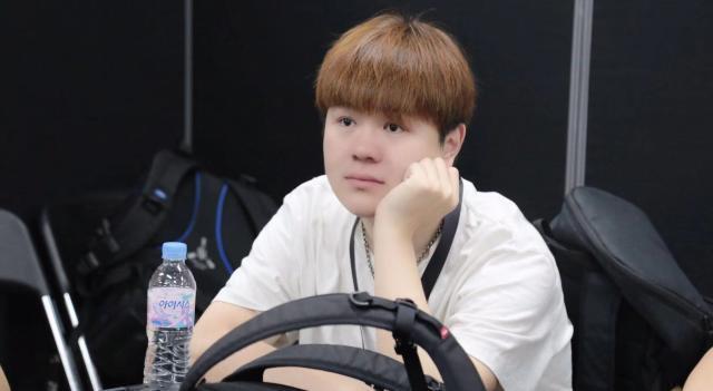 JDG引入新上野 上单ZOOM疑似心态爆炸要出走,粉丝:RNG欢迎你