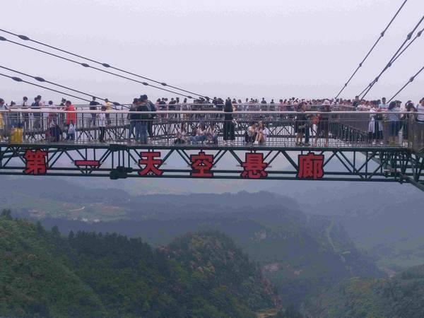 300米高空秋千，世界最长的悬空玻璃走廊，重庆这个景点太火了！