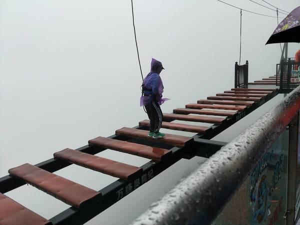 300米高空秋千，世界最长的悬空玻璃走廊，重庆这个景点太火了！