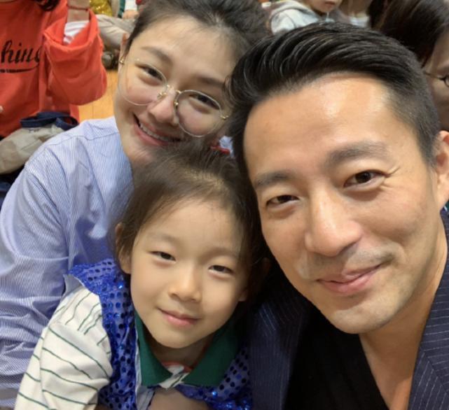 有种“开挂”叫做大S女儿小时候长相平平，五官长开后美出新高度