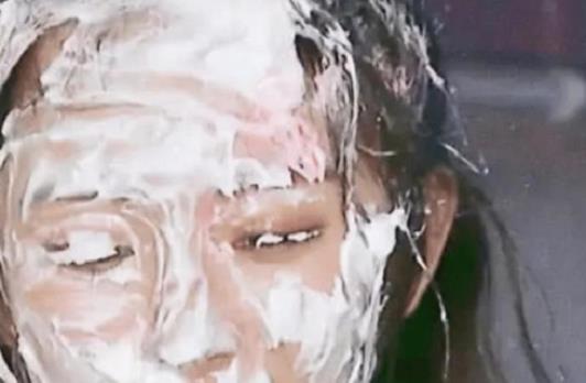 有种“照妖镜”叫杨幂素颜,节目现场洗脸卸妆,网友:是32岁?