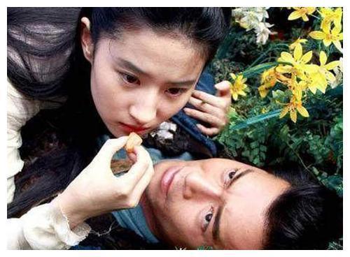 宋承宪方面承认与刘亦菲分手，网友开心不已，表示胡歌又有机会了