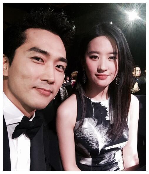 宋承宪方面承认与刘亦菲分手，网友开心不已，表示胡歌又有机会了