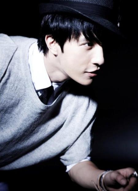 薛之谦旧照曝光，整没有整容一眼就看得出来