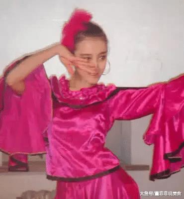 有一种“整容”叫热巴旧照，看到她18岁照片后，确定是一个人？