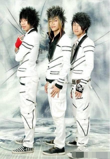 大家还记得当年的“洗剪吹三人组”么,如今帅到认不出