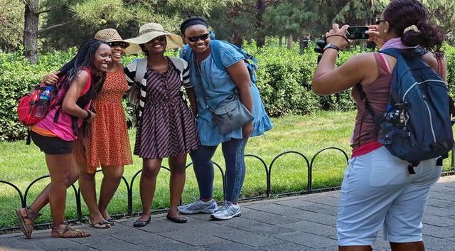 老外到底多羡慕中国？英国人：来了就不想回去，厉害了我的国！