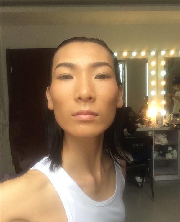 “丑女”专业户，出道9年不温不火，却因搭档小鲜肉意外走红