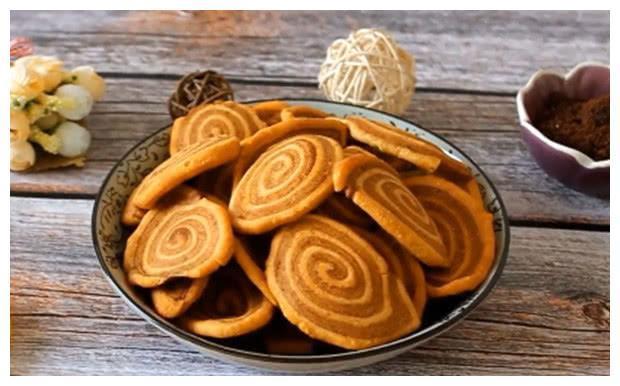 大厨教你在家炸猫耳朵，如此做出来非常的香甜酥脆，做法非常简单