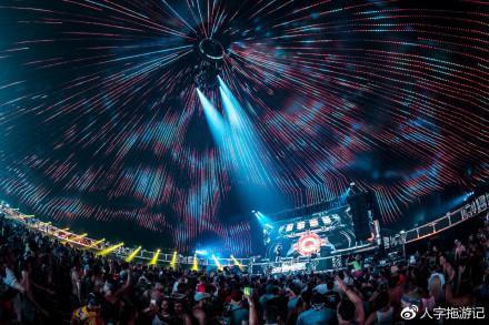 Tomorrowland,爱丽丝梦游仙境般的地方