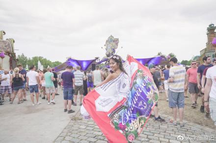 Tomorrowland,爱丽丝梦游仙境般的地方