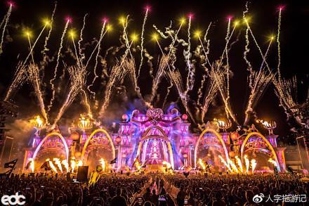 Tomorrowland,爱丽丝梦游仙境般的地方