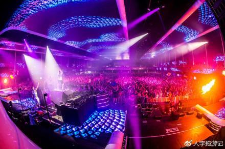 Tomorrowland,爱丽丝梦游仙境般的地方