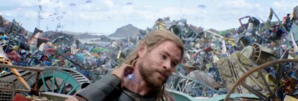 对《雷神3：诸神黄昏》雷神托尔大战绿巨人浩克 的细节解读