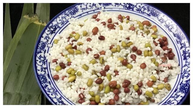 老阿姨包粽子几十年，教您5种粽子的馅料搭配和做法，值得学习