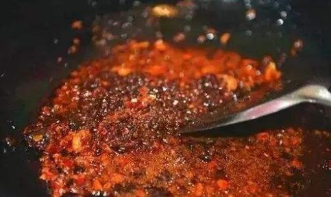 吃火锅时，买回来的袋装火锅底料要炒吗？看完以后颠覆你的认知
