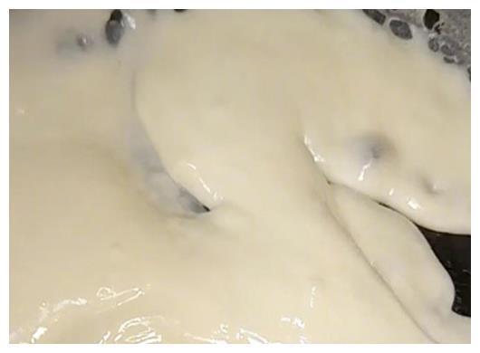 小吃街生意超火的炸鲜奶,做法原来这么简单?会做就是这么嘚瑟!