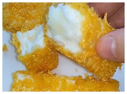 小吃街生意超火的炸鲜奶,做法原来这么简单?会做就是这么嘚瑟!