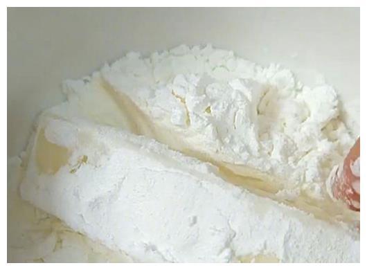 小吃街生意超火的炸鲜奶,做法原来这么简单?会做就是这么嘚瑟!