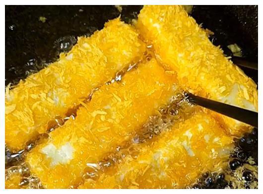 小吃街生意超火的炸鲜奶,做法原来这么简单?会做就是这么嘚瑟!