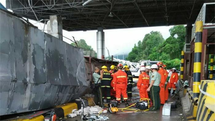 15个省界收费站将被取消:涉及到四个地区,网友:过路费免吗?