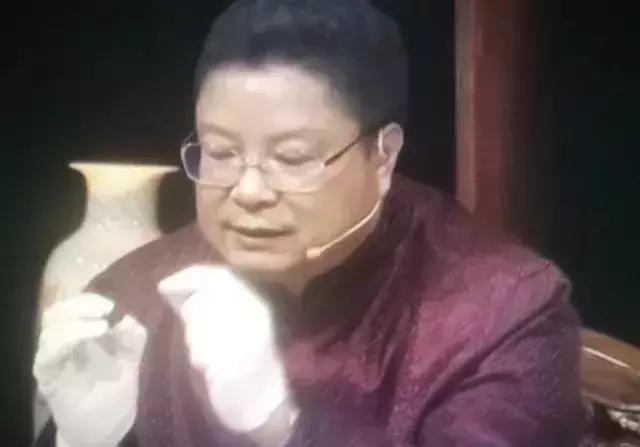 藏友估价120万,专家称劣质低仿产品,藏友现场怒怼
