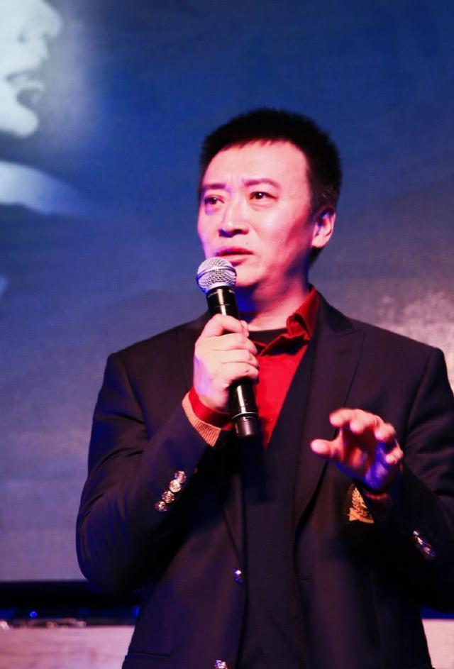 许晴新恋情疑曝光?50岁女人怎么就不能谈恋爱了?