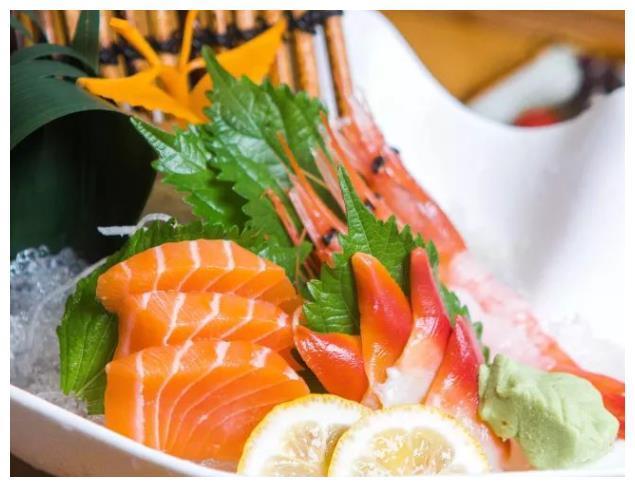 三文鱼还在蘸芥末吃吗，试试这种新做法，清爽开胃特好吃！