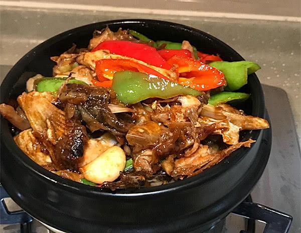 《中餐厅》学张亮做菜，2分钟学会砂锅三文鱼头，中式做法太好吃