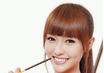 ​唐嫣和罗晋官宣，微博晒婚最美婚纱照，互发4字表白爱意浓浓