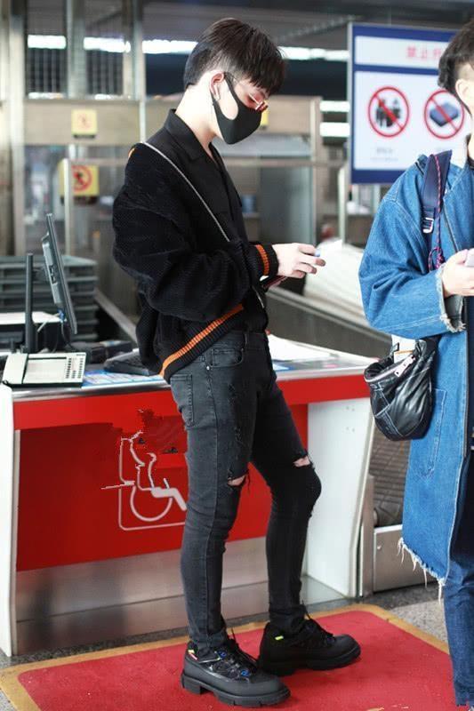 朱星杰到底有多高?穿这条裤子不仅娘,还显腿短,男生别穿了!