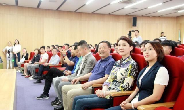 走出央视后的张泉灵，将自己的余生给了这些听不见的孩子