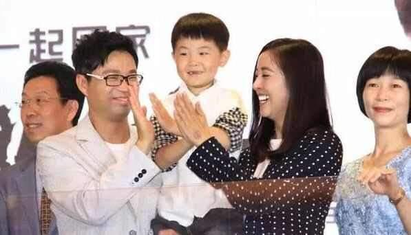 他3岁成名5岁上春晚，年赚百万养活一家人，如今父母却后悔了！