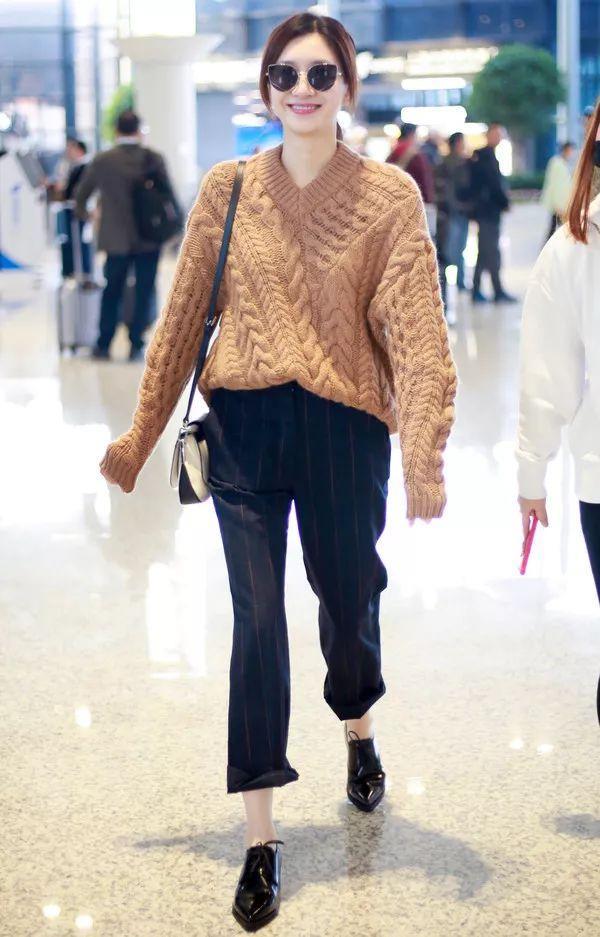 会穿| 保暖时髦两不耽误?刘雯、江疏影告诉你毛衣还能这么穿!