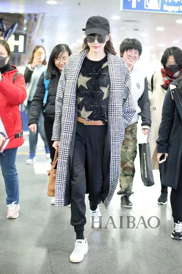 会穿| 保暖时髦两不耽误?刘雯、江疏影告诉你毛衣还能这么穿!