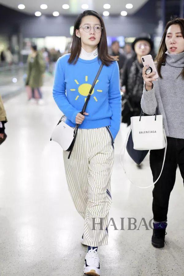 会穿| 保暖时髦两不耽误?刘雯、江疏影告诉你毛衣还能这么穿!