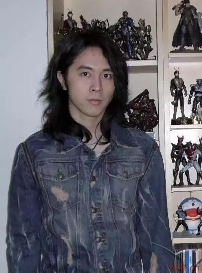 19岁的杜雨微死于“小三羞辱”还是渣男黄嘉伟的始乱终弃?