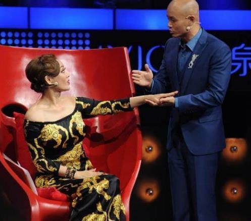 乐嘉曾手撕宁静,怒怼金星,录节目耍酒疯,此时却沦落在街上演讲